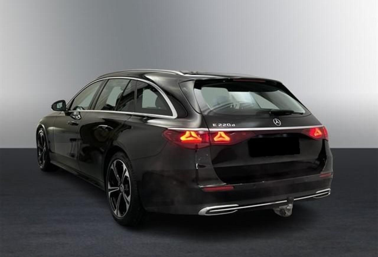 Mercedes-Benz E-estate 220 d Avantgarde Distronic Trekhaak Camera Stoelverwarming MBUX