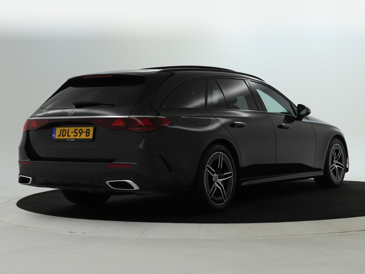 Mercedes-Benz E-estate 300 e AMG Line | AMG Line Advanced Plus | Night Pakket | Panorama Schuif-Kanteldak | Head-up-Display | Memory Voorstoelen. Inclusief 24 maanden Mercedes-Benz Certified garantie voor Europa.