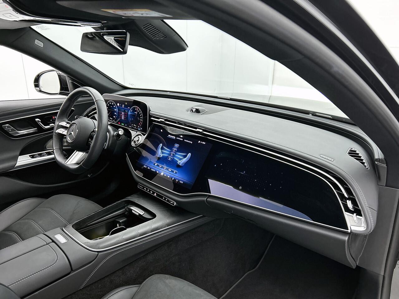 Mercedes-Benz E-estate 300 e Sport Edition AMG Line | Panorama Schuif-Kanteldak | 20 Inch AMG Velgen | Apple CarPlay | Distronic | Alarm Klasse 3 | DIGITAL Light. Inclusief 24 maanden MB Certified garantie voor Europa.