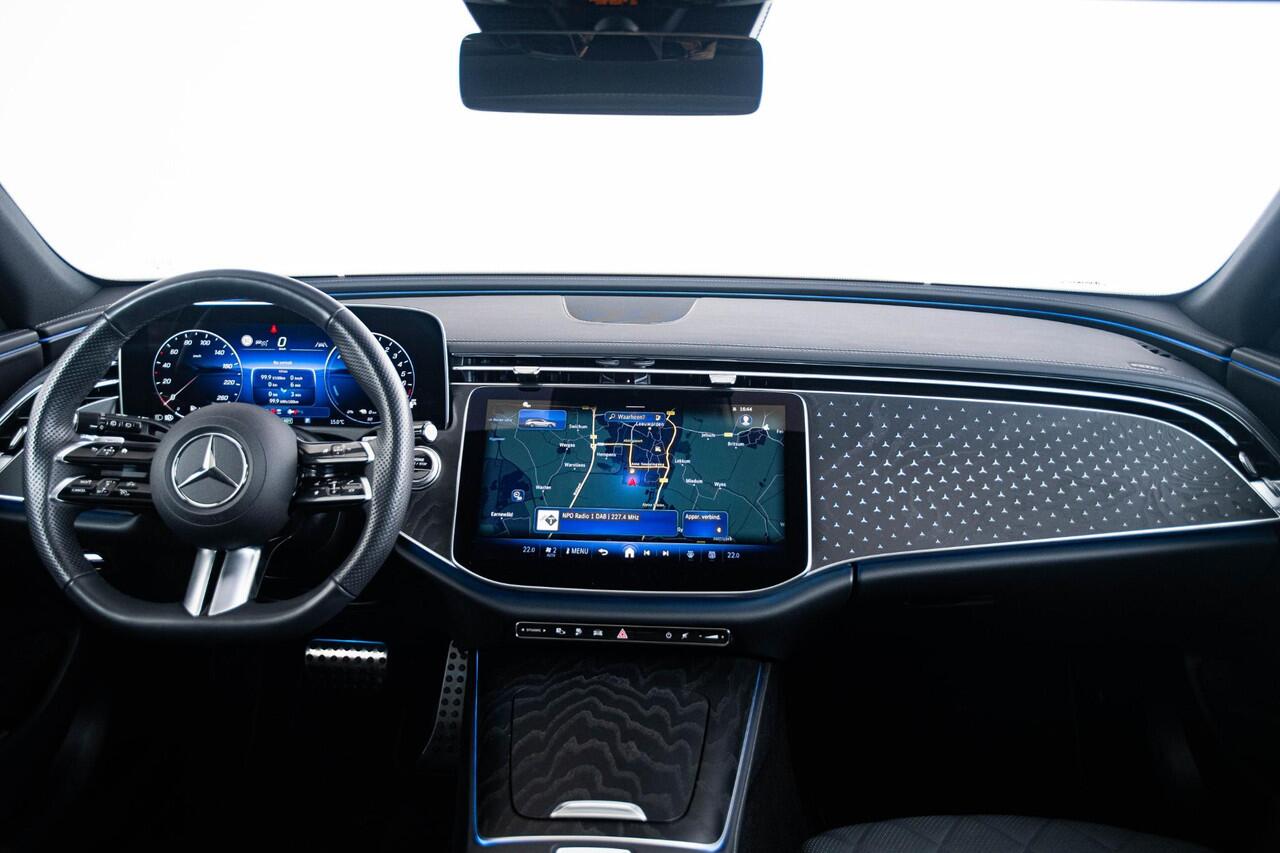 Mercedes-Benz E-estate 300 e AMG Line Trekhaak - Panoramadak - Airmatic - Night Pack - Winter pakket - Cruisecontrol met Afstandsregeling - Comfort stoelen - Verwarmde en geklimatiseerde stoelen - Getinte Ruiten -