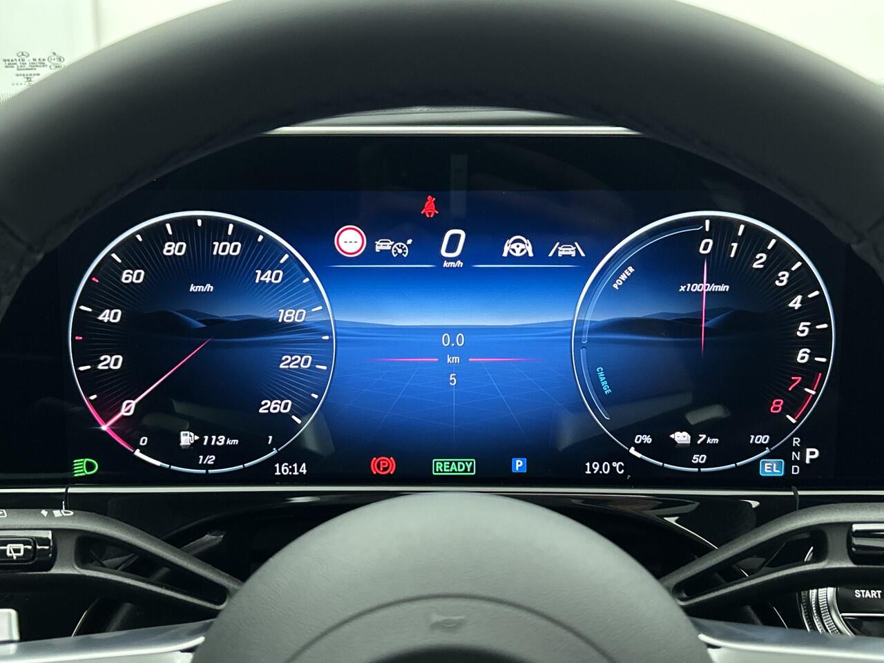 Mercedes-Benz E-estate 300 e Sport Edition | Premium pakket | Winter pakket | Nightpakket | Stoelventilatie voor | Trekhaak | Rijassistentiepakket Plus | 20 inch AMG velgen zwart | MBUX Superscreen | 360°-camera | DIGITAL Light |