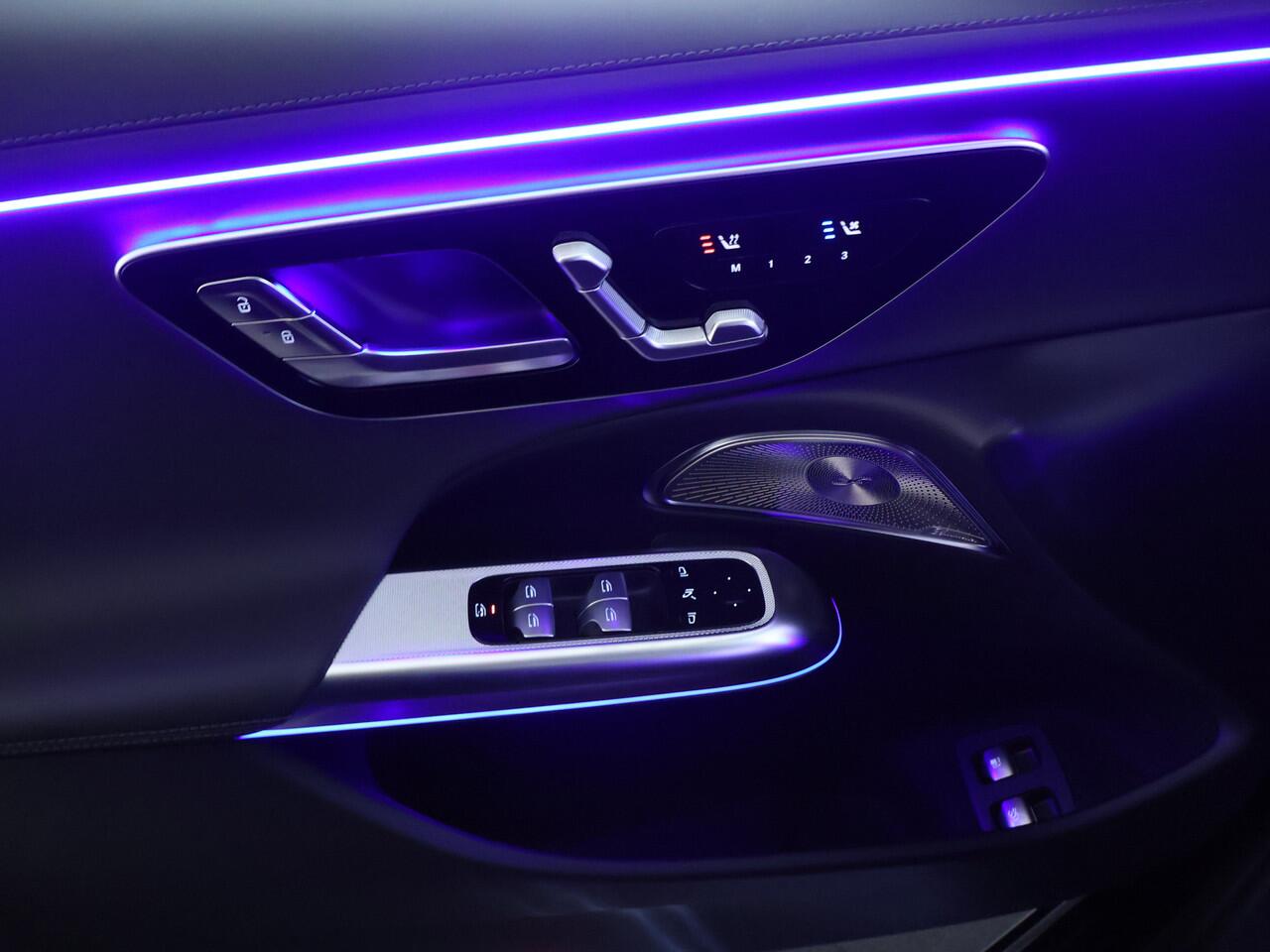 Mercedes-Benz E-estate 300 e Sport Edition | Trekhaak | Rijassistentiepakket Plus | Premium Plus pakket | Akoestisch comfortpakket | 360°-camera | Winter pakket | Head-up display | Stoelventilatie voor | Nappaleder |