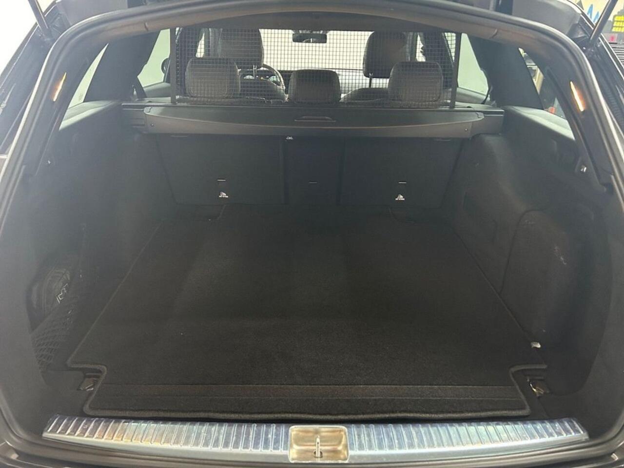 Mercedes-Benz E-estate 400 d 4MATIC AMG Line 330 PK Distronic Widescreen Cockpit 20 Inch Navi LED