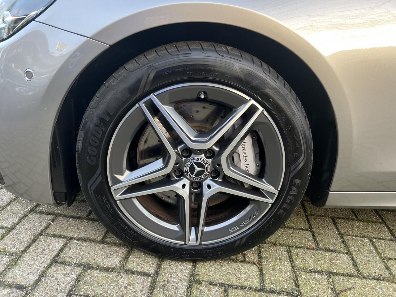 Mercedes-Benz E-estate 300 e AMG Line Panorama dak 320 PK 9 versn. Automaat