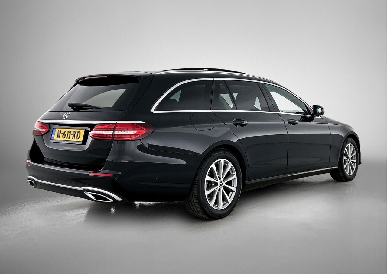 Mercedes-Benz E-estate 200 Business Solution Panoramadak | Leder | Dode Hoek Ass | Alarm | Sfeerverlichting | Parkeerpakket met Camera | Inclusief 24 maanden Mercedes-Benz Certified garantie voor Europa.