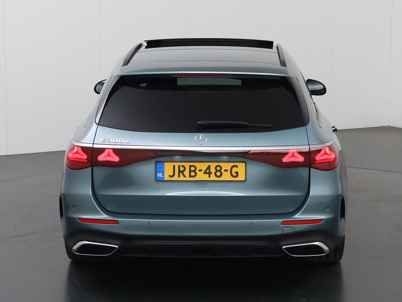 Mercedes-Benz E-estate 300 e AMG Line | Panoramadak | Trekhaak | Memory | Head up display | Night pakket |