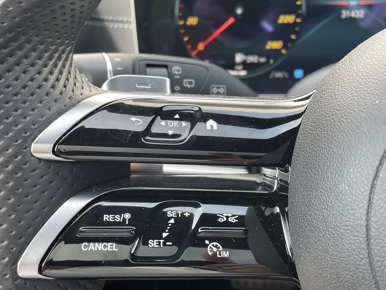 Mercedes-Benz E-estate 200 AMG | Panoramadak | | Trekhaak |