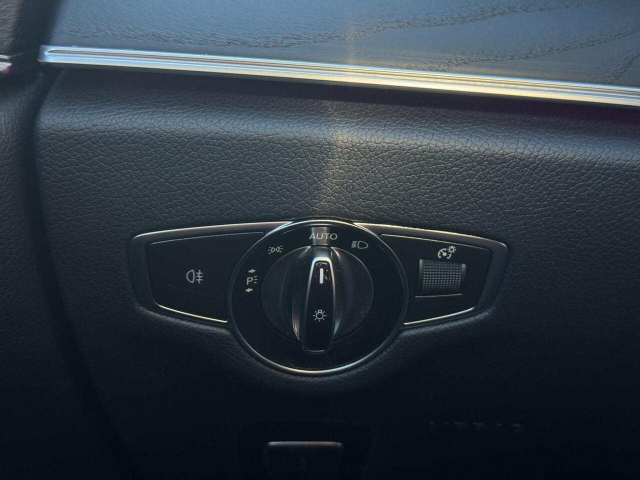 Mercedes-Benz E-estate 300 e AMG Line | Sfeerverlichting | Schuifdak | Trekhaak | 360 Cam