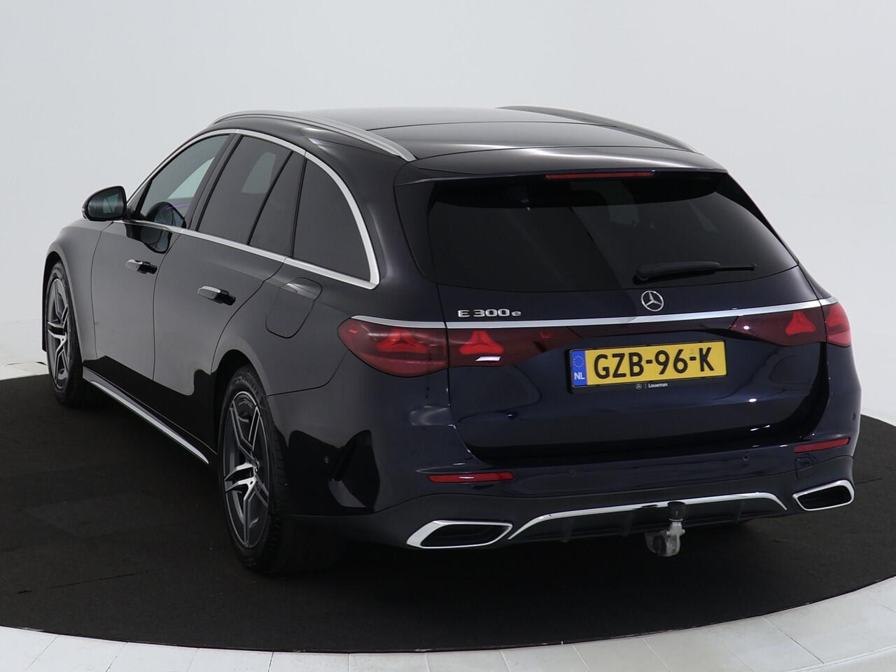 Mercedes-Benz E-estate 300 e AMG Plug-In Hybride | AMG Styling | Trekhaak | Digital light | Keyless go | Distronic | Keyless go | Memory Pakket voorsteoelen. Inclusief 24 maanden MB Certified garantie voor Europa.
