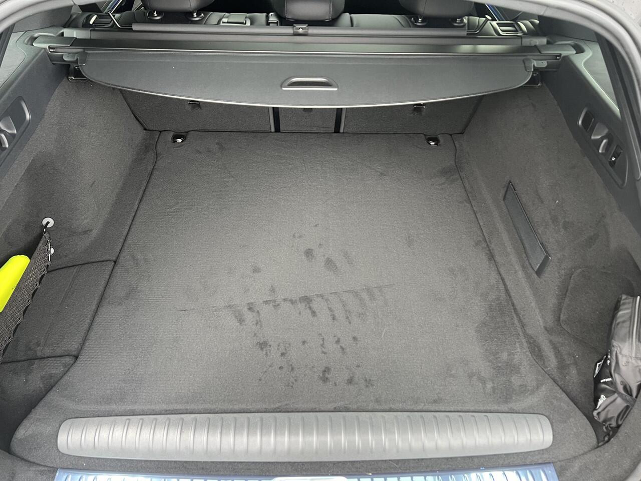 Mercedes-Benz E-estate 300 e Luxury Line | Panoramadak | Trekhaak | Donkergetint Glas Achter | 360° Camera | DISTRONIC Afstandsassistent | Dodehoekassistent | Elektrisch Verstelbare Stoelen + Memory | Stoelverwarming | Apple CarPlay | Android Auto