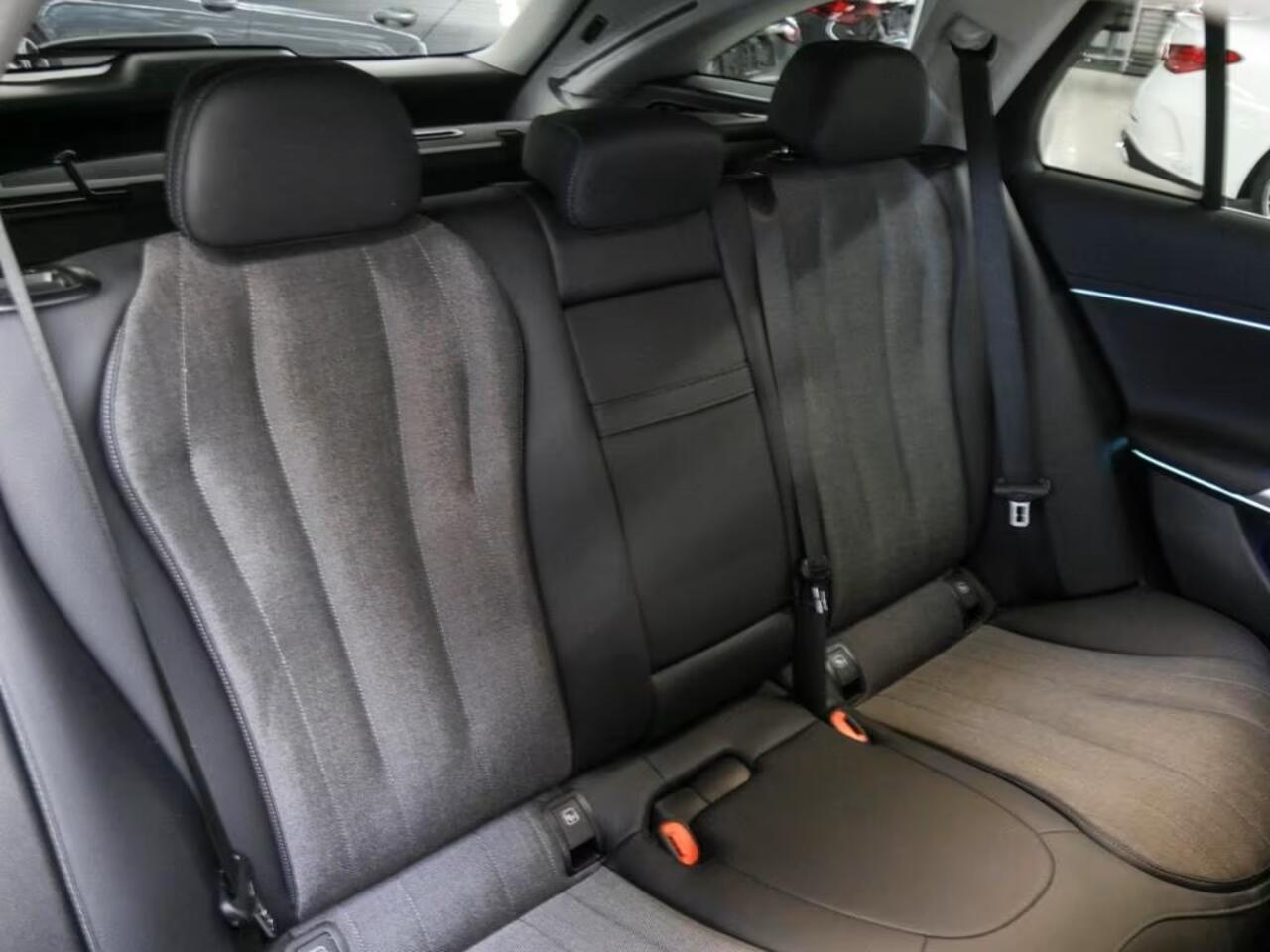 Mercedes-Benz E-estate 300 de Plug-In Hybrid Avantgarde Distronic Head-Up Trekhaak Memory LED 19 Inch