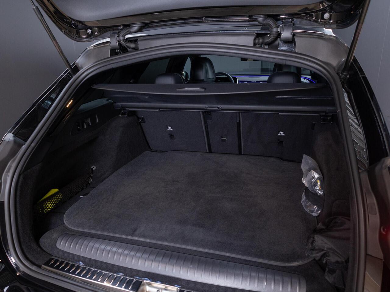 Mercedes-Benz E-estate 300 e AMG Line Panorama dak | Trekhaak