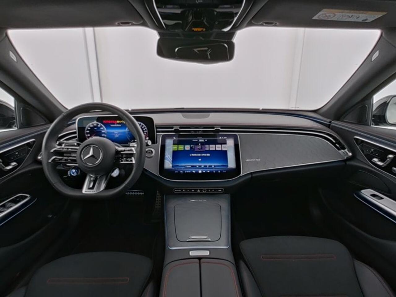 Mercedes-Benz E-estate Mercedes-AMG 53 4MATIC+ | AMG DYNAMIC PLUS Paket | Panorama Schuif-Kanteldak | Trekhaak | AMG Night 1+2 | DC lader | 21 Inch AMG Velgen. Inclusief 24 maanden MB Certified garantie voor Europa.