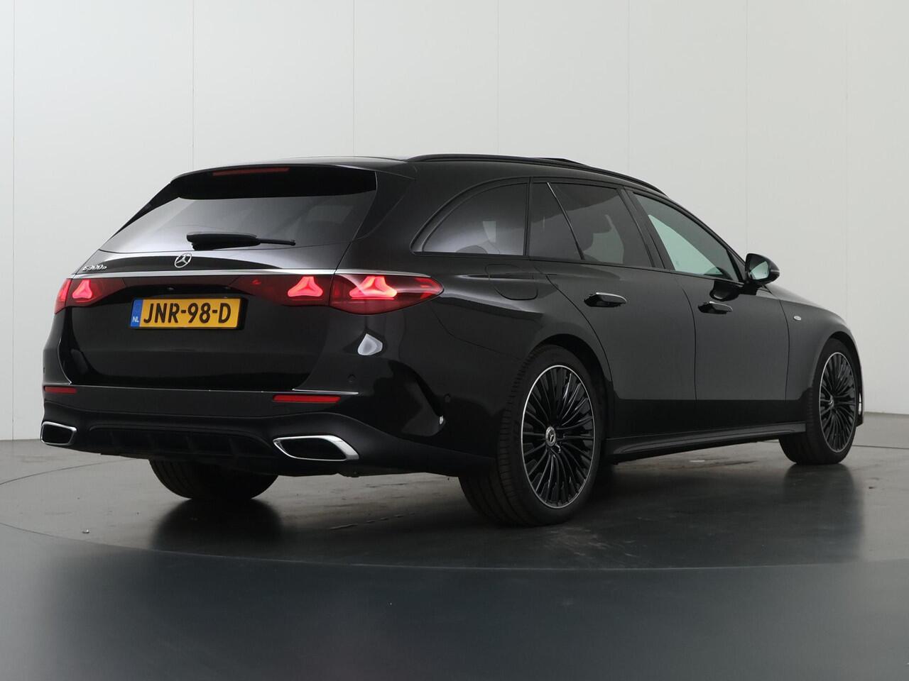 Mercedes-Benz E-estate 300 e AMG Line | Premium Plus | Super screen | Verlichte grille | Head up display | Stoelkoeling | Leder | Trekhaak | Night | Burmester |