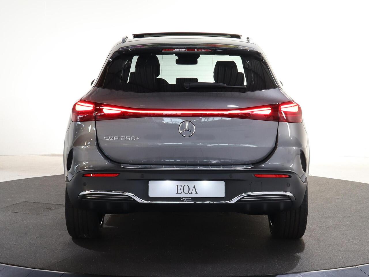 Mercedes-Benz EQA 250+ Business Solution AMG 71 kWh | Panoramaschuifdak | Dodehoekassistent | Head-up | Burmester | Winterpakket |