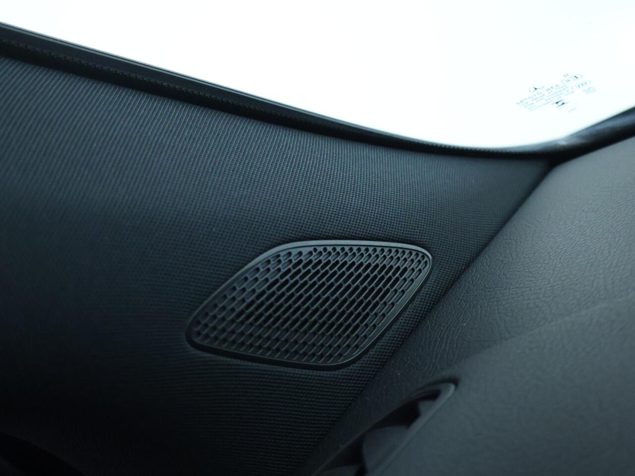 Mercedes-Benz EQA 300 4MATIC Luxury Line 67 kWh | Progressive | Led koplampen | Easy-Pack Achterklep | Spiegel Pakket | MBUX Augmented Reality | Inclusief 48 maanden MB Certified garantie voor Europa.