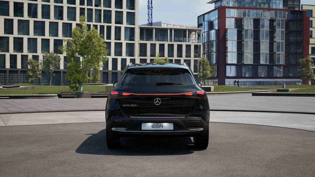 Mercedes-Benz EQA 250+ Business Solution 71 kWh | Panoramaschuifdak | Dodehoekassistent | Essential pakket | Premium Sound system | Achteruitrijcamera | Stoelverwarming voor |