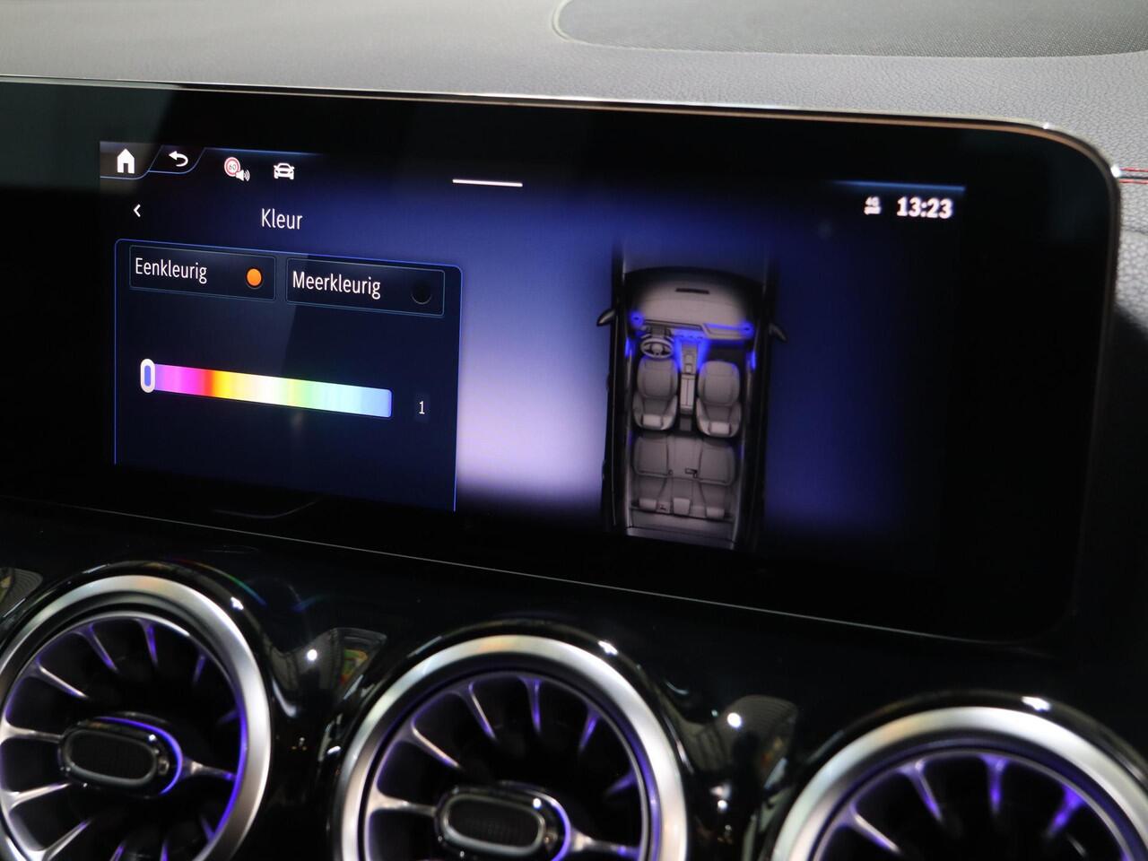 Mercedes-Benz EQA 250+ Business Solution AMG 71 kWh | Panoramaschuifdak | Dodehoekassistent | Night | Head-up | Burmester | Winterpakket |