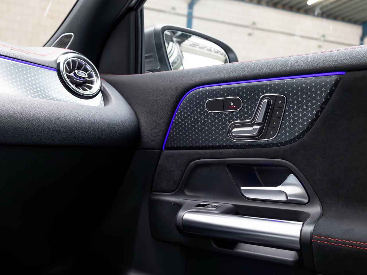 Mercedes-Benz EQA 250+ Business Solution AMG 71 kWh Panorama dak | Trekhaak