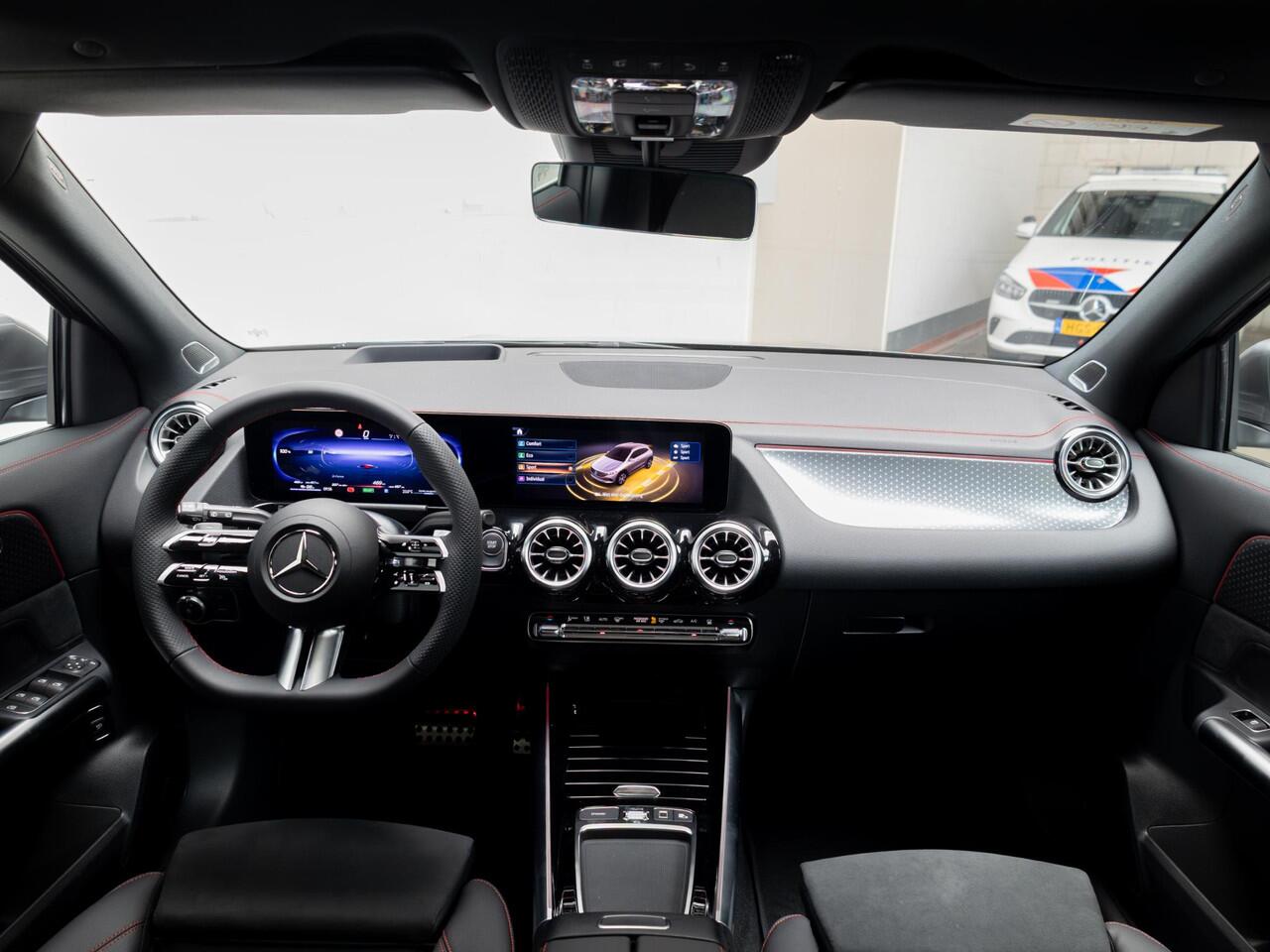 Mercedes-Benz EQA 250+ Business Solution AMG 71 kWh Panorama dak | Trekhaak