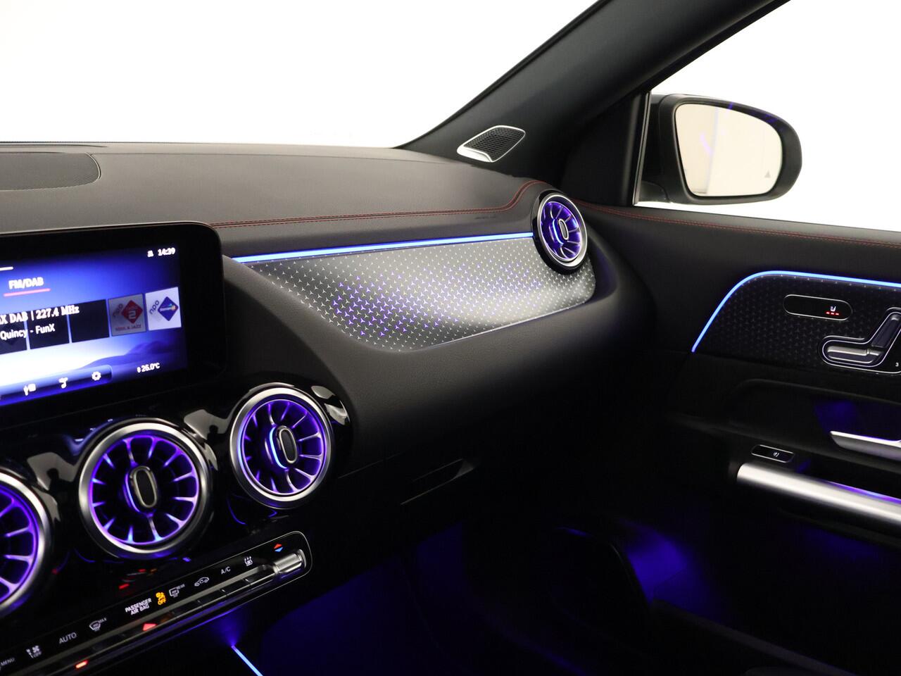 Mercedes-Benz EQA 250+ AMG Line LIMITED 71 kWh | Nightpakket | Premium pakket | Winter pakket | Dodehoekassistent | Parkeerpakket met 360°-camera | GUARD 360° Voertuigbescherming Plus | Burmester Surround Sound systeem | EASY PACK achterklep |