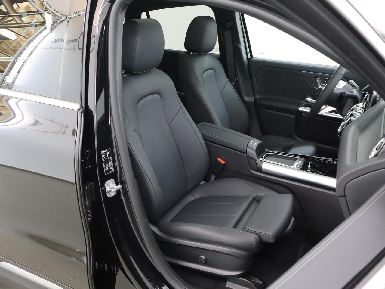 Mercedes-Benz EQA 250+ Business Solution Luxury 71 kWh | Panoramaschuifdak | Trekhaak | 360°-camera | Winter pakket | KEYLESS-GO