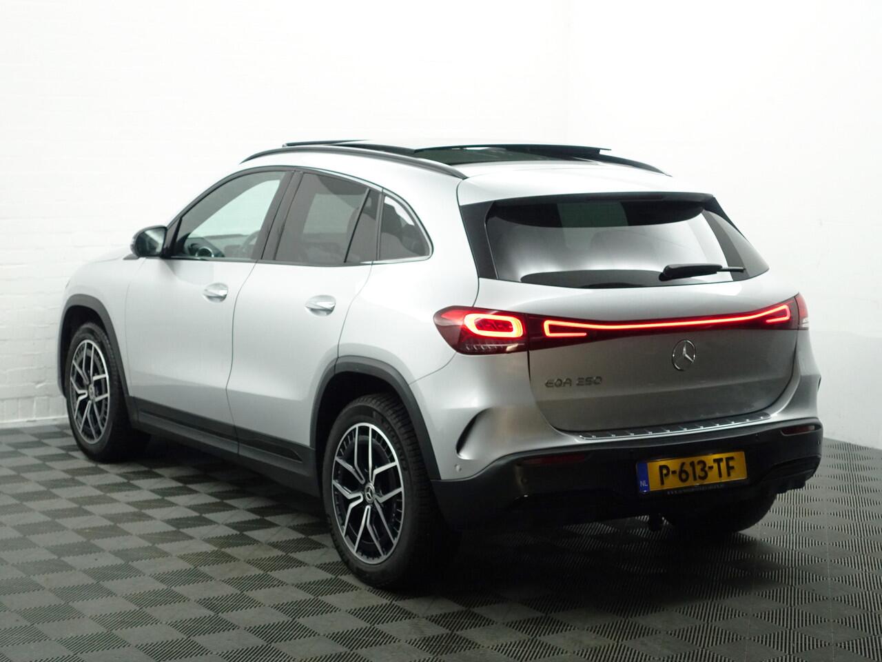 Mercedes-Benz EQA 250 AMG Edition 1 67 kWh Aut- Head Up, Memory Seats, 360 Camera, Panoramadak, Alcantara Interieur Afwerking, Sfeerverlichting