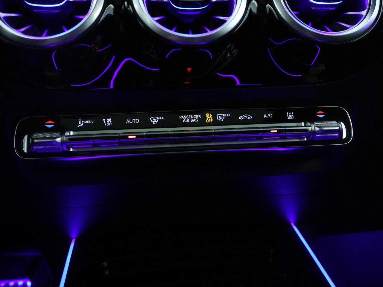 Mercedes-Benz EQA 250+ AMG Line | Nightpakket | Panorama schuif/kanteldak | Stuur - en Stoelverwarming | Parkeerpakket met achteruitrijcamera | KEYLESS-GO comfort pakket | Winter pakket | EASY PACK achterklep | Alarm SCM3