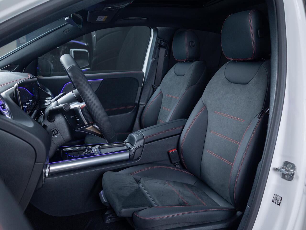 Mercedes-Benz EQA 250+ Business Solution AMG Panorama dak | Trekhaak