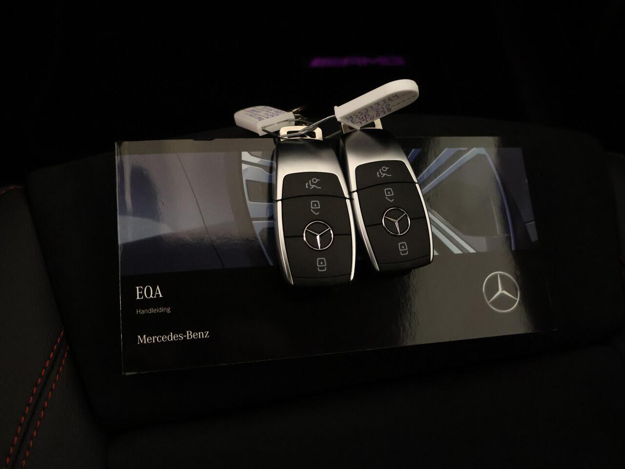 Mercedes-Benz EQA 250+ AMG Line 71 kWh | Parkeerpakket met 360°-camera | Voorstoelen met Memory | KEYLESS-GO comfort pakket | GUARD 360° Voertuigbescherming Plus | Dodehoekassistent | EASY PACK achterklep |