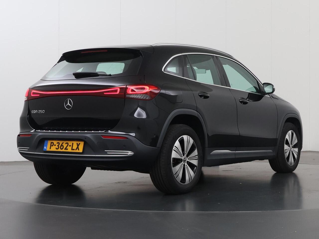 Mercedes-Benz EQA 250 Business Solution AMG 67 kWh | Stoelverwarming | Achteruitrijcamera | Apple Carplay |