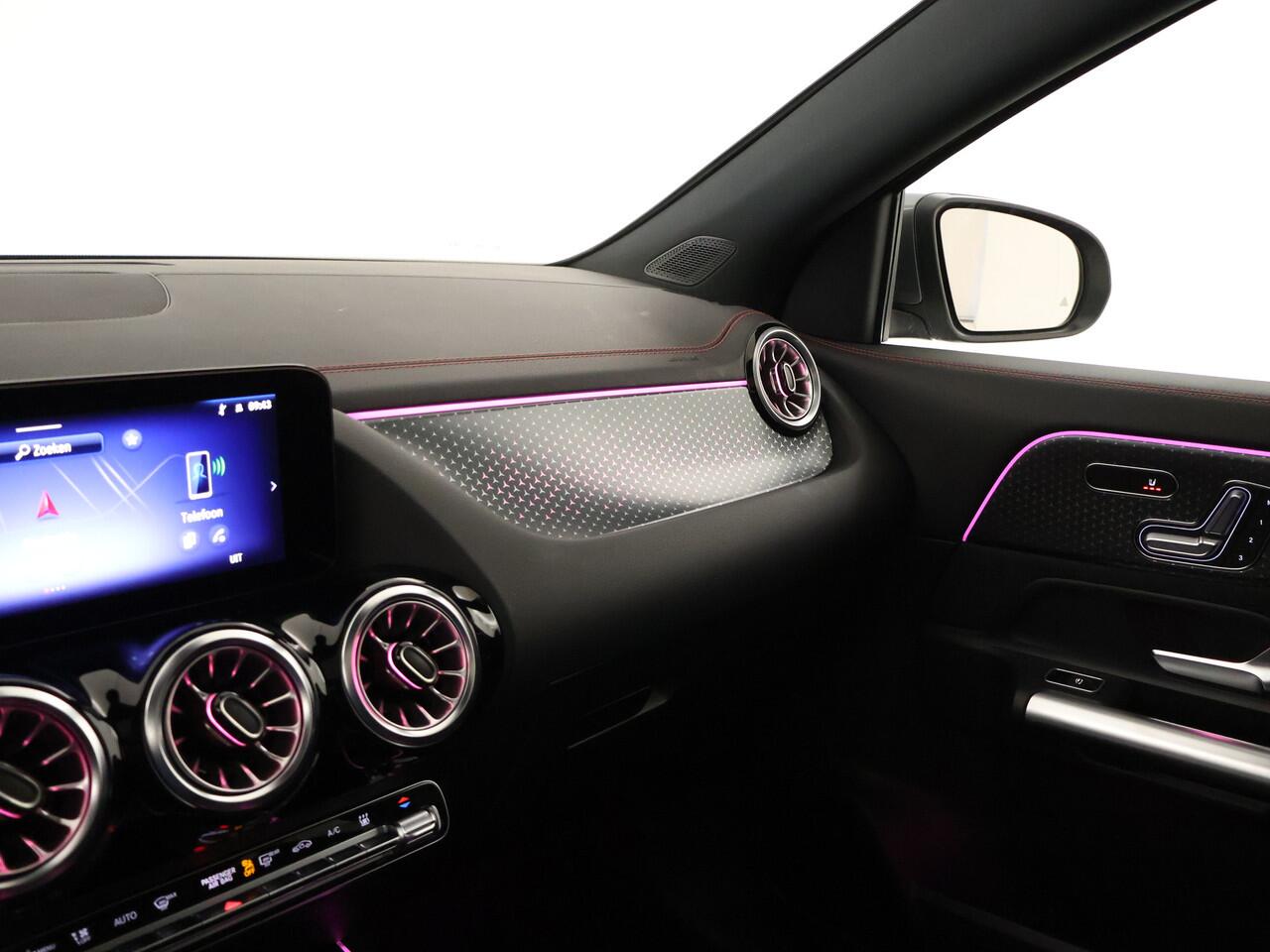 Mercedes-Benz EQA 250+ AMG Line 71 kWh | Parkeerpakket met 360°-camera | Voorstoelen met Memory | KEYLESS-GO comfort pakket | GUARD 360° Voertuigbescherming Plus | Dodehoekassistent | EASY PACK achterklep |