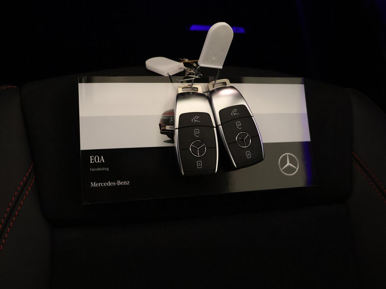 Mercedes-Benz EQA 250+ AMG Line LIMITED 71 kWh | Nightpakket | Premium pakket | Winter pakket | Dodehoekassistent | Parkeerpakket met 360°-camera | GUARD 360° Voertuigbescherming Plus | Burmester Surround Sound systeem | EASY PACK achterklep |