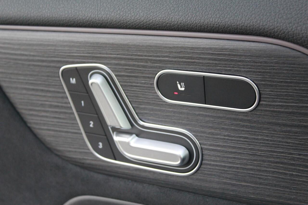 Mercedes-Benz EQA 300 4MATIC AMG Line | Pano | Distronic | Memory |