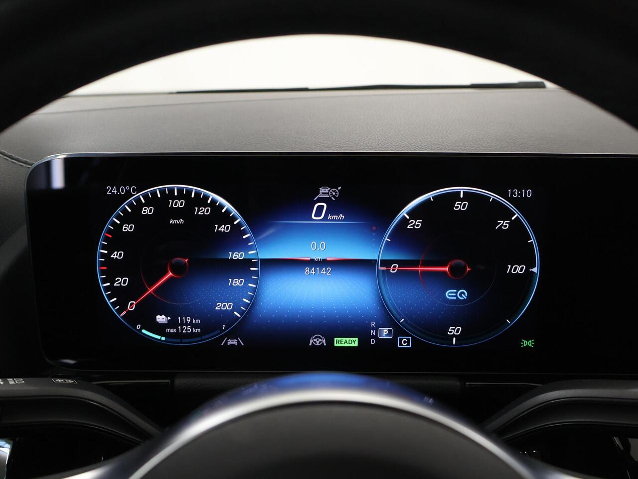 Mercedes-Benz EQA 300 4MATIC Luxury Line 67 kWh | Panoramadak | AMG | Rijassistentiepakket | 360 graden camera | Stoelverwarming |