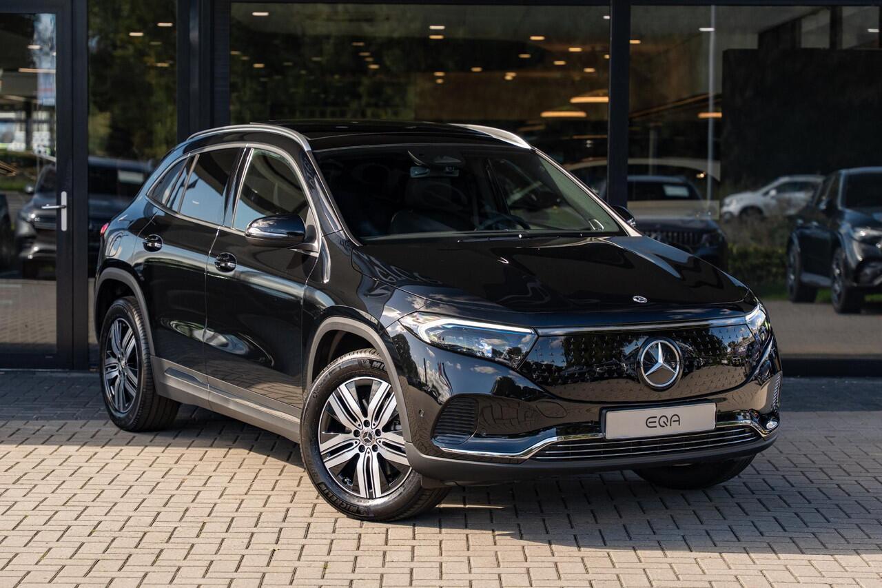 Mercedes-Benz EQA 250+ Business Solution Luxury 71 kWh | Panoramaschuifdak | Rijassistentiepakket | Winter pakket | Burmester | Achteruitrijcamera | Dodehoekassistent |