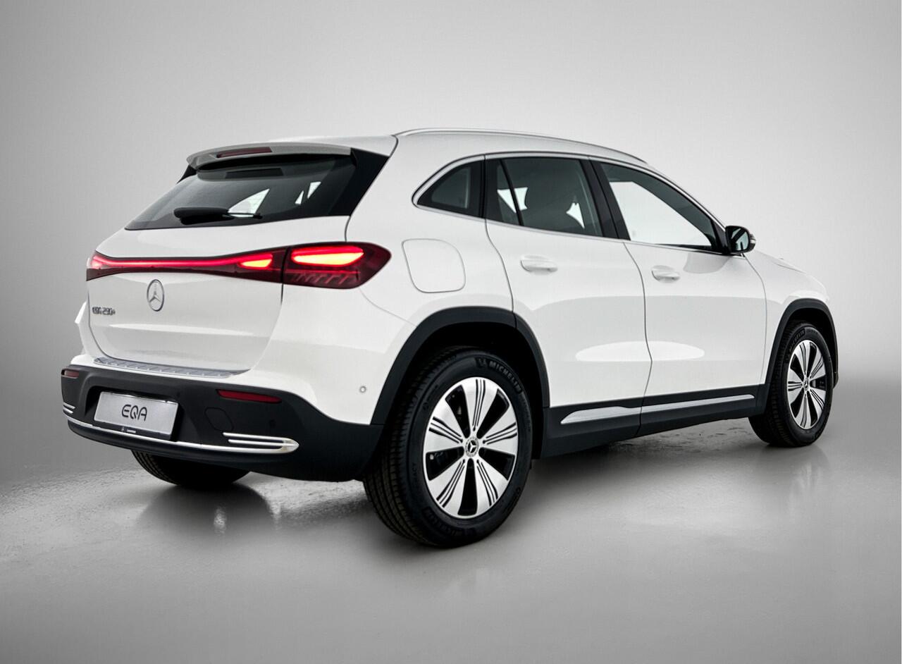 Mercedes-Benz EQA 250+ Business Solution 71 kWh | Stoelverwarming voor | Sfeerverlichting | EASY PACK achterklep | Parkeerpakket met achteruitrijcamera | Widescreen display |