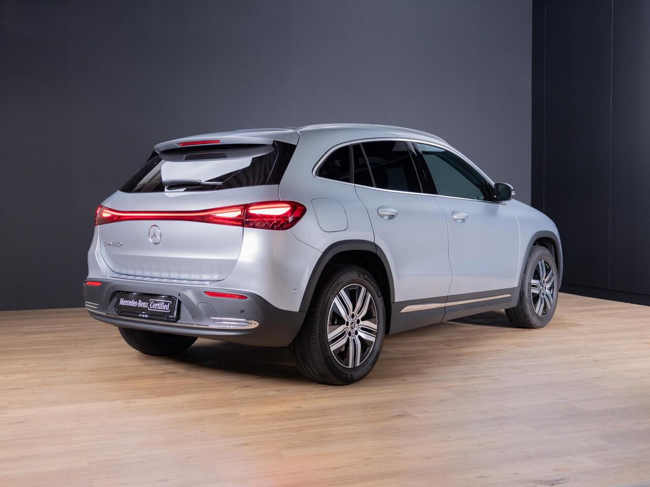 Mercedes-Benz EQA 250+ Business Line LIMITED 71 kWh Panorama dak