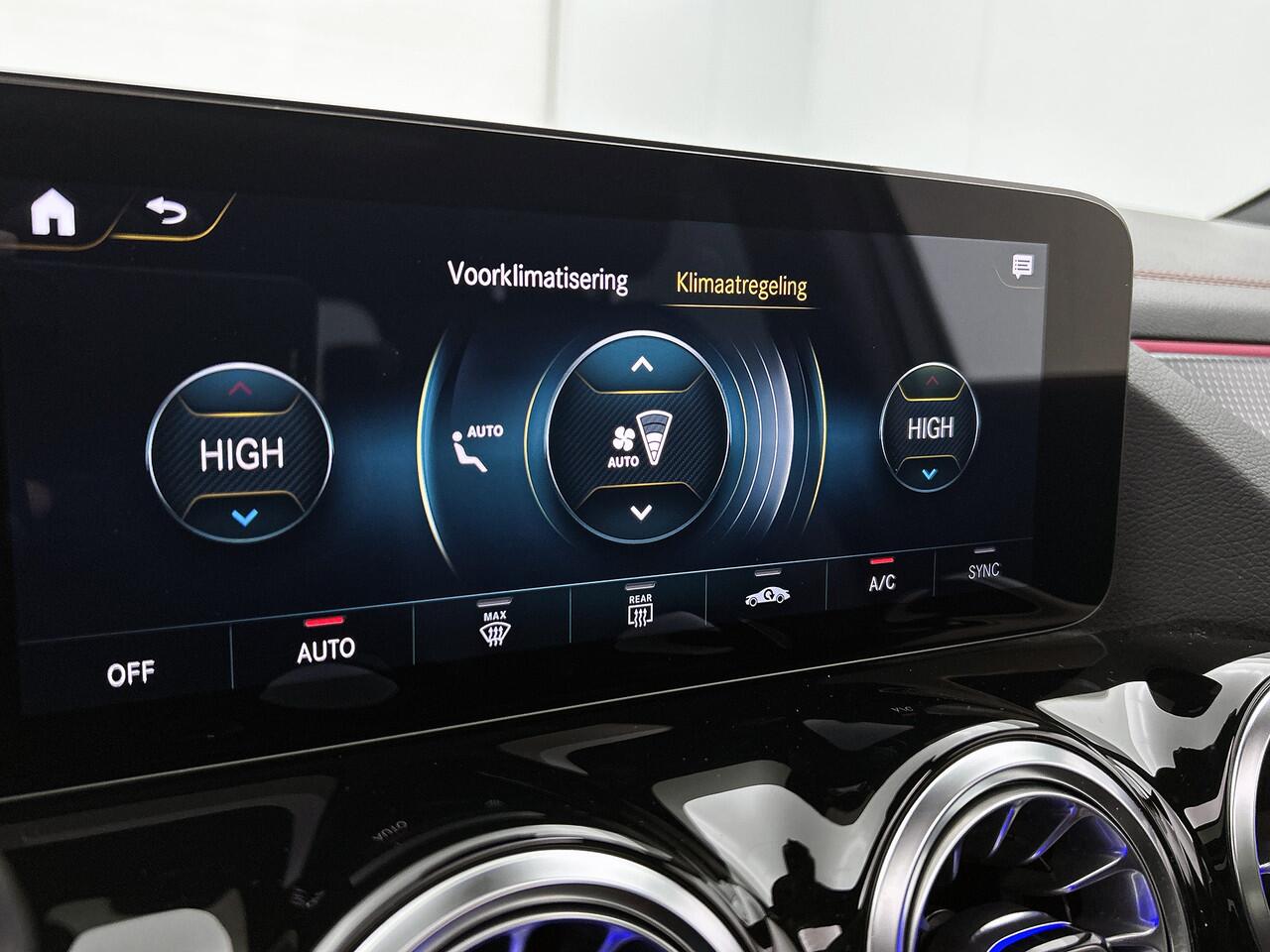 Mercedes-Benz EQA 250 AMG 67 kWh Distronic, Pano, Burmester, Head-up, Memory