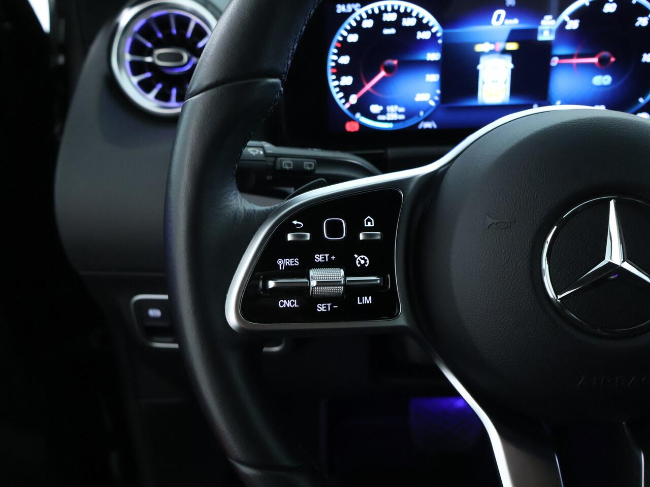 Mercedes-Benz EQA 300 4MATIC Luxury Line 67 kWh | Progressive | Led koplampen | Easy-Pack Achterklep | Spiegel Pakket | MBUX Augmented Reality | Inclusief 48 maanden MB Certified garantie voor Europa.