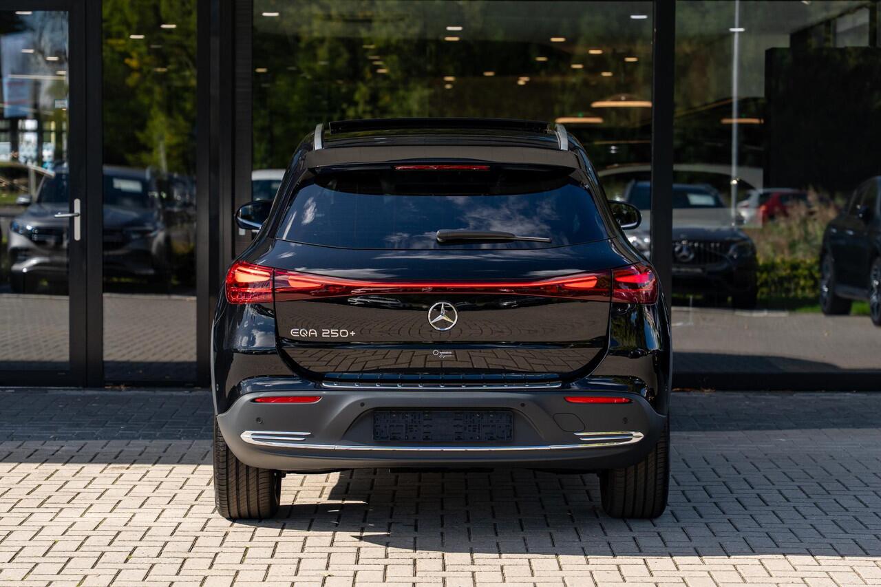 Mercedes-Benz EQA 250+ Business Solution Luxury 71 kWh | Panoramaschuifdak | Rijassistentiepakket | Winter pakket | Burmester | Achteruitrijcamera | Dodehoekassistent |