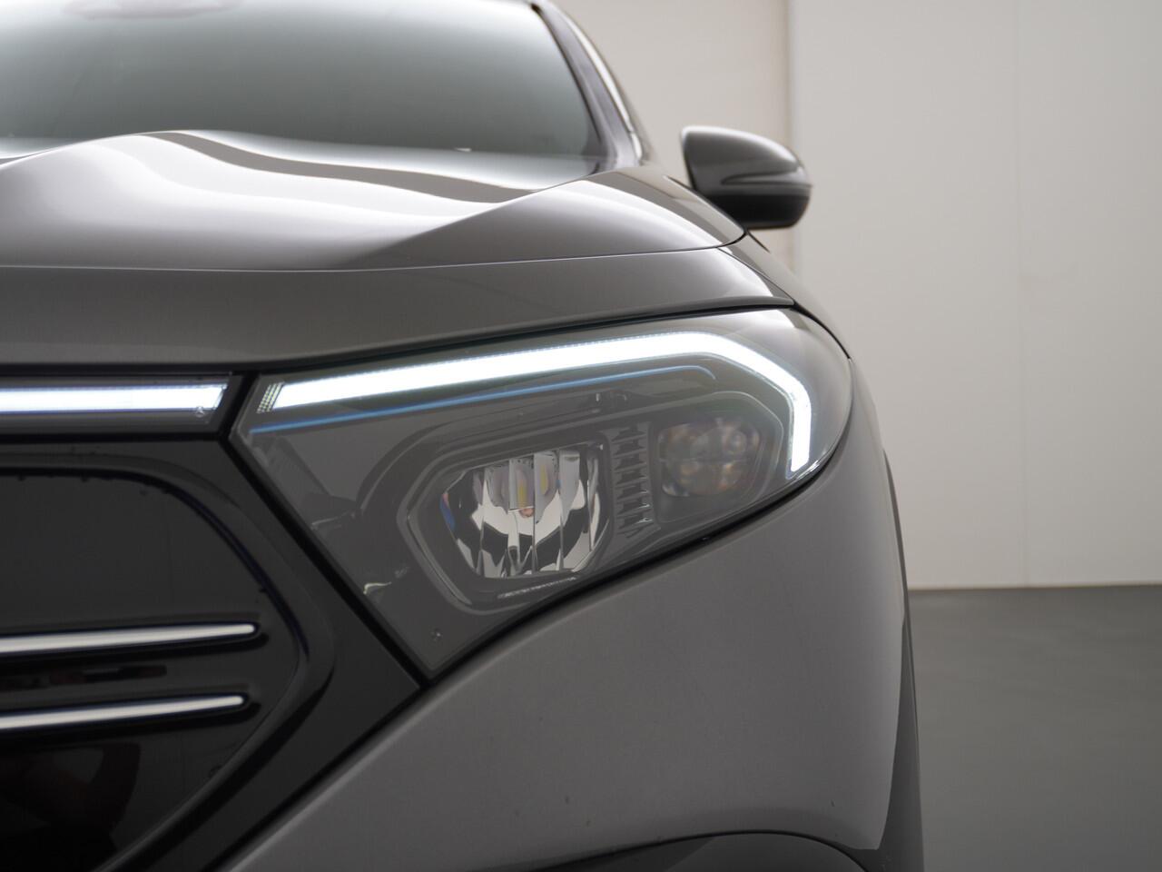 Mercedes-Benz EQA 300 4MATIC AMG Line | Camera Sfeerverlichting