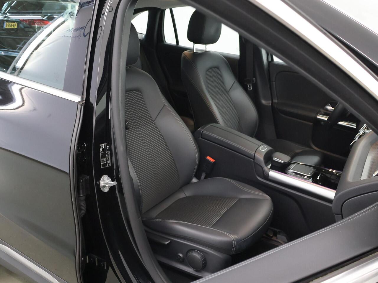 Mercedes-Benz EQA 250 Business Solution AMG 67 kWh | Stoelverwarming | Achteruitrijcamera | Apple Carplay |