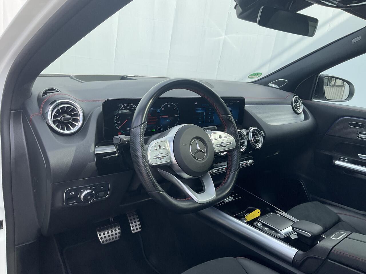 Mercedes-Benz EQA 250 Business Solution AMG 67 kWh Pano Hud Adap.Cruise Burmester 360Cam VOL!