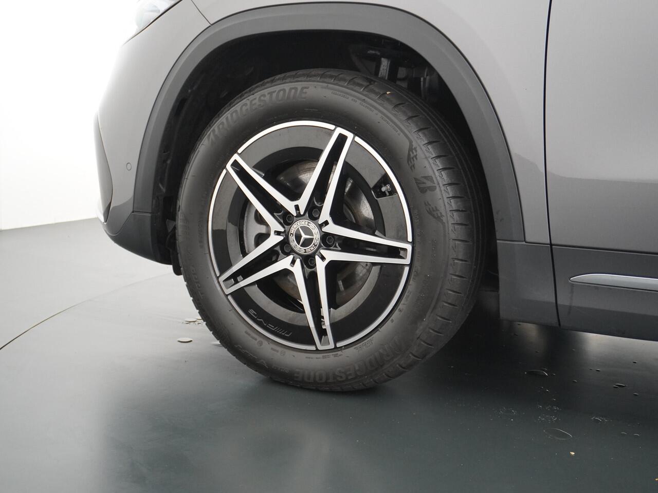 Mercedes-Benz EQA 300 4MATIC AMG Line | Camera Sfeerverlichting