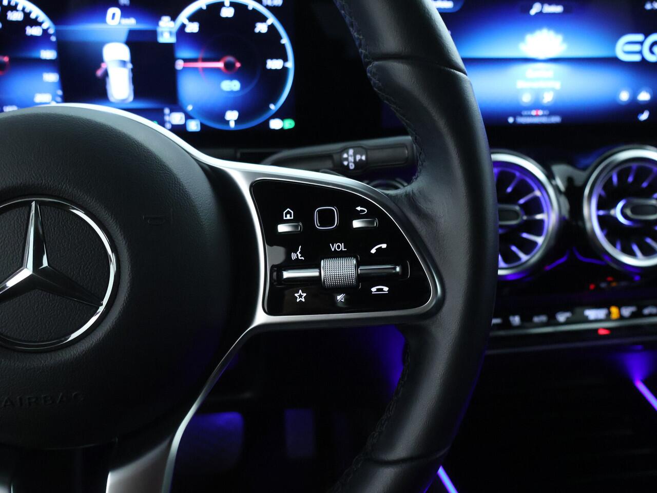 Mercedes-Benz EQA 300 4MATIC Luxury Line 67 kWh | Progressive | Led koplampen | Easy-Pack Achterklep | Spiegel Pakket | MBUX Augmented Reality | Inclusief 48 maanden MB Certified garantie voor Europa.