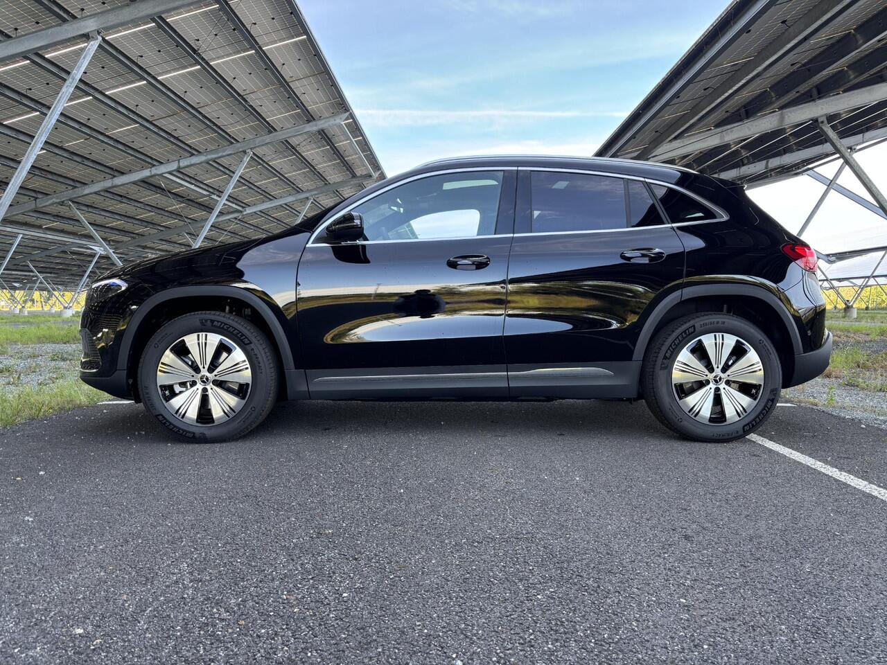 Mercedes-Benz EQA 250+ Business Solution 71 kWh | Panoramadak | Dodehoekassistent | Parkeercamera | Sfeerverlichting | Apple carplay |