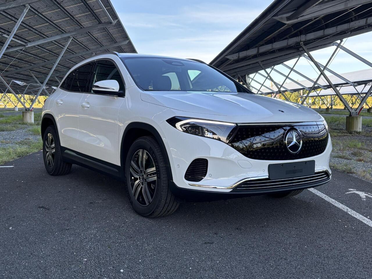 Mercedes-Benz EQA 250+ Business Solution Luxury 71 kWh | Panoramaschuifdak | Rijassistentiepakket | Winter pakket | Achteruitrijcamera | Dodehoekassistent |
