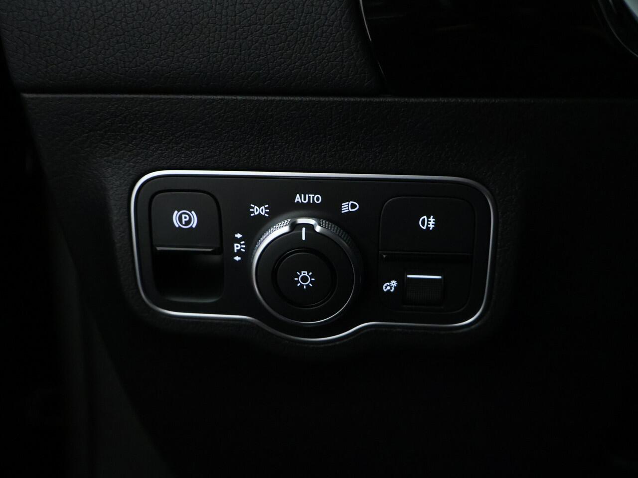 Mercedes-Benz EQA 300 4MATIC Luxury Line 67 kWh | Progressive | Led koplampen | Easy-Pack Achterklep | Spiegel Pakket | MBUX Augmented Reality | Inclusief 48 maanden MB Certified garantie voor Europa.