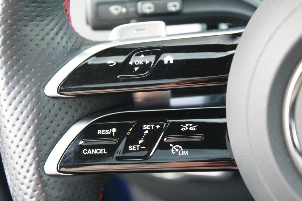 Mercedes-Benz EQA 300 4MATIC AMG Line | Pano | Distronic | Memory |